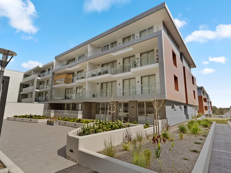 Near new studio apartment for lease five min drive from Schofields Train Station!