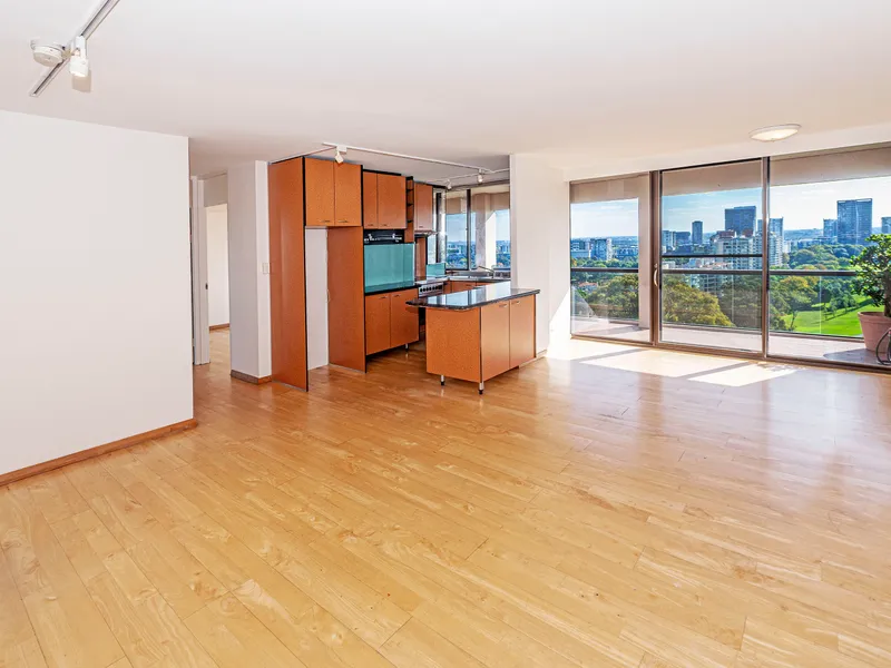 CENTRAL TWO BEDROOM APARTMENT WITH PANORAMIC VIEWS