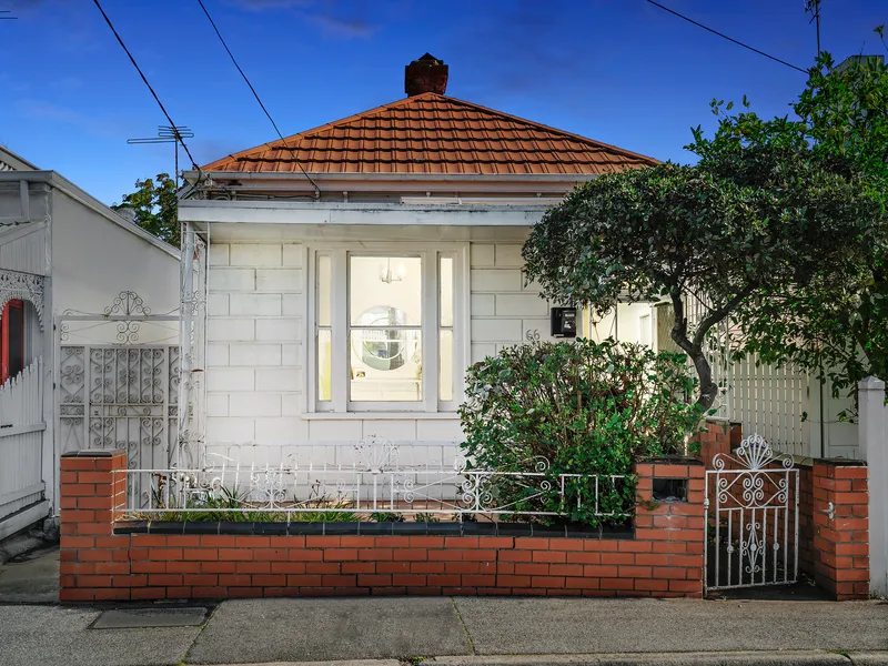 Freestanding Victorian On 205sqm Awaiting Fresh Love