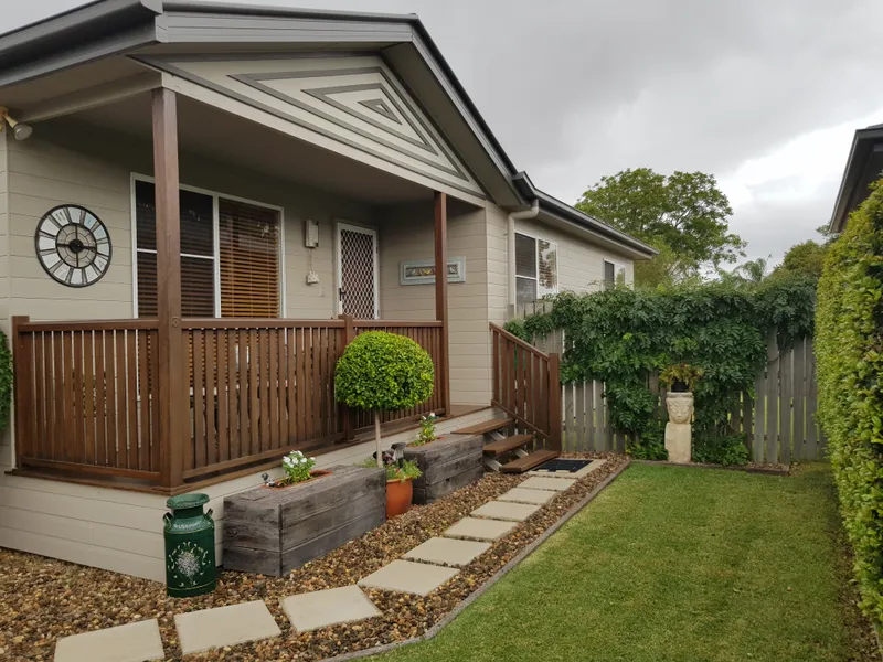 Be the envy amongst your friends with this stylish fully furnished unit!