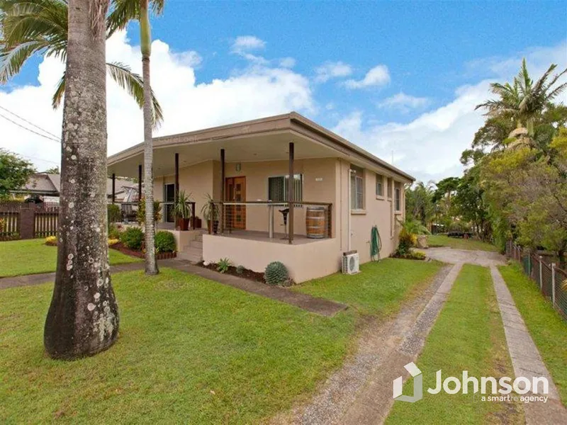 OUTSTANDING OPPORTUNITY - DUAL LIVING WITH SUBDIVISION POTENTIAL