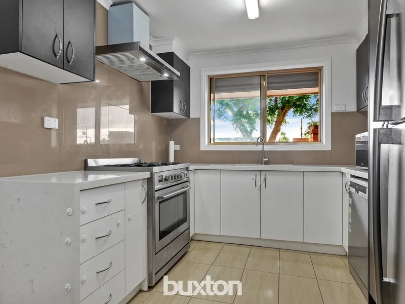 Single Level Unit in an Unbeatable Location - Open to Offers Prior
