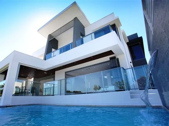 WATEFRONT ENTERTAINER IN PRESTIGIOUS ROYAL PINES RESORT - FULLY FURNISHED