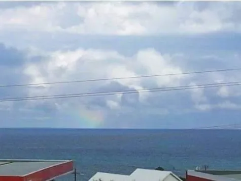 Lovely studio apartment with ocean views (incl bills)