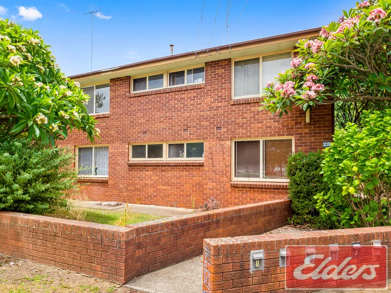 Sunwashed Apartment in Prime Location Footsteps From Amenities