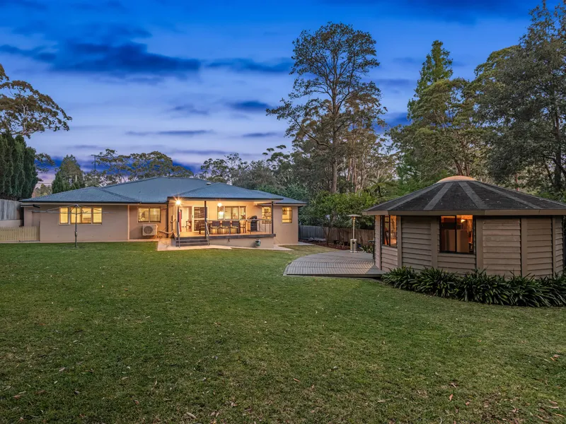 Modern 1703sqm east side parklike estate with 24m frontage