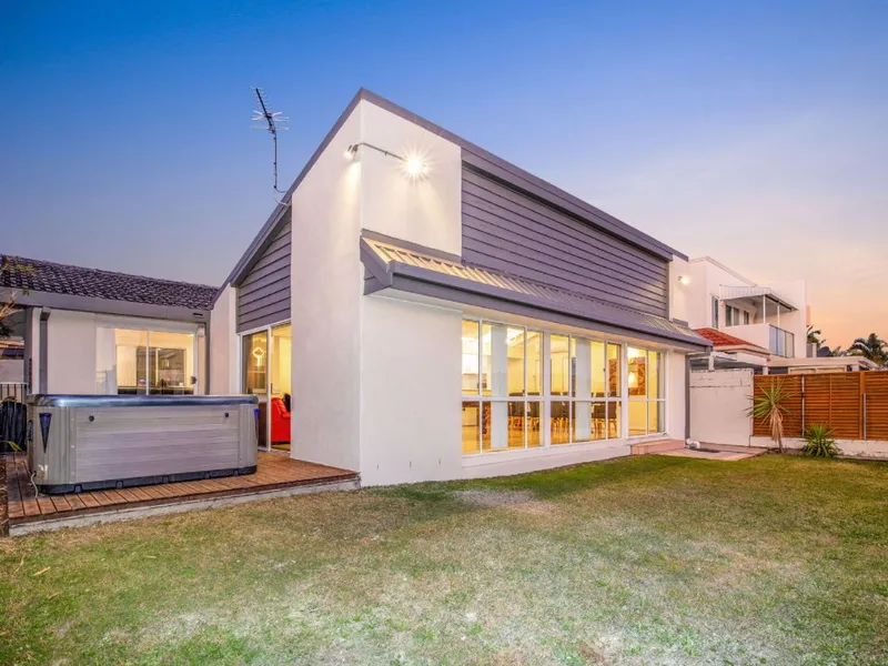 FULLY FURNISHED WATERFRONT HOME