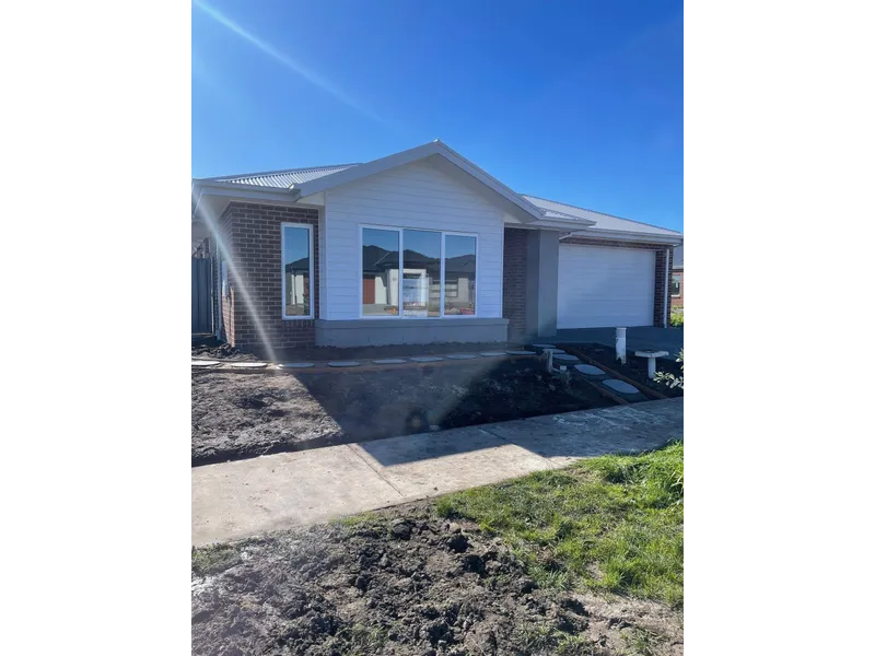 WOW!! Display Home Quality Brand New and Ready for you to Move In!!!