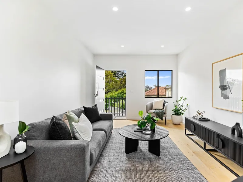 Brand New 4 Bedroom Family Home Moments To Charlestown Square