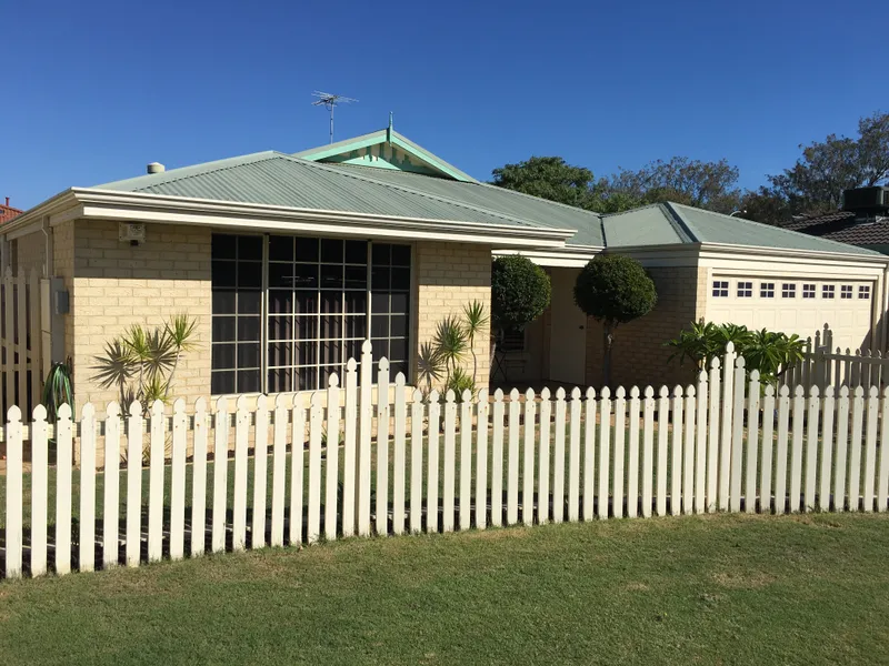 KINROSS - EXCEPTIONAL COLONIAL HOME WITH PIZZAZZ AND ROOM FOR THE GROWING FAMILY