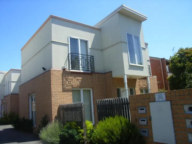 Modern living situated in Clayton - ONE WEEK FREE RENT!