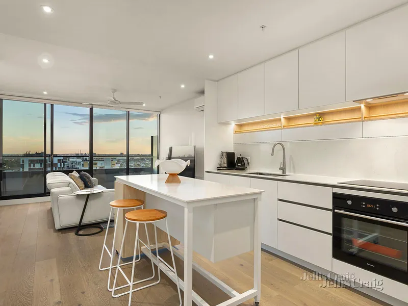 Sensational Space with Panoramic City Views!