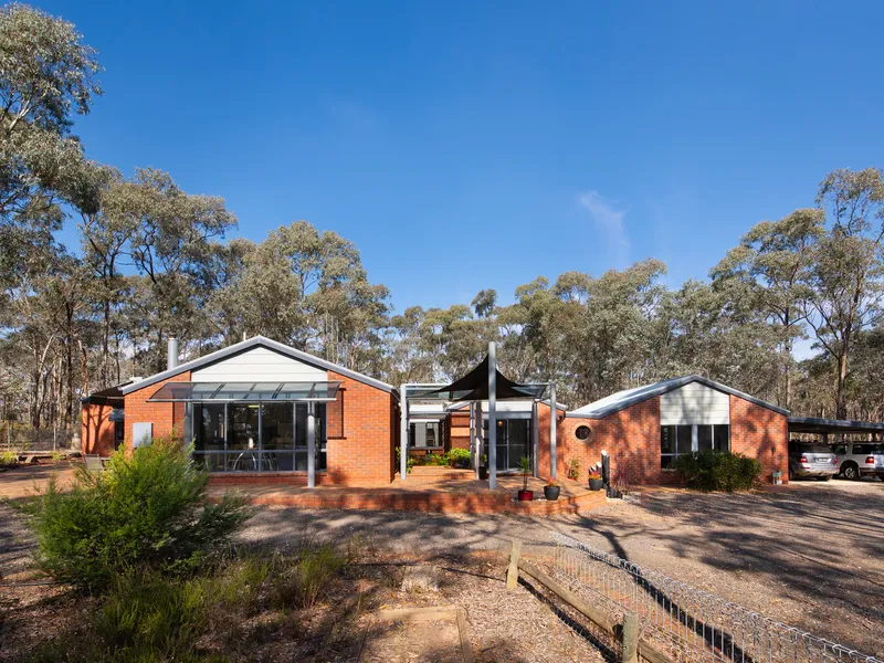 Bushland Retreat Moments From Lake Eppalock, Over 15 Acres