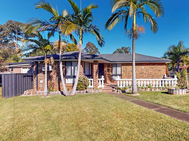 Developers & Investors take note: Detached dual occupancy opportunity. Large level 790sqm corner block of land with wide frontage.