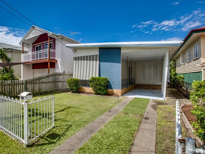 First Viewing time 10am Sunday - Bay Cottage-Perfect Position - Walk to Coopers Cafe