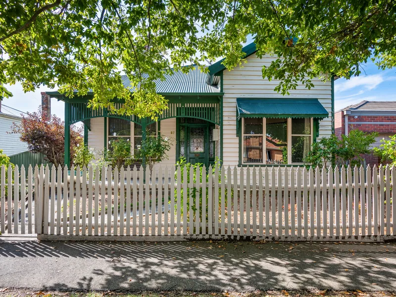 Central Living Close to Hospitals, Schools & CBD