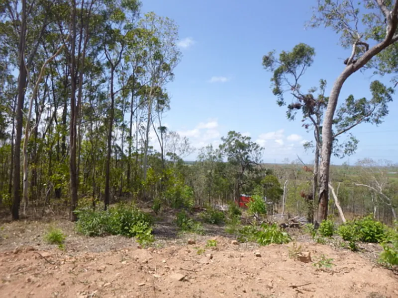 3.88 HECTARE (OVER 9.5 ACRE) RURAL PROPERTY WITH VIEWS!