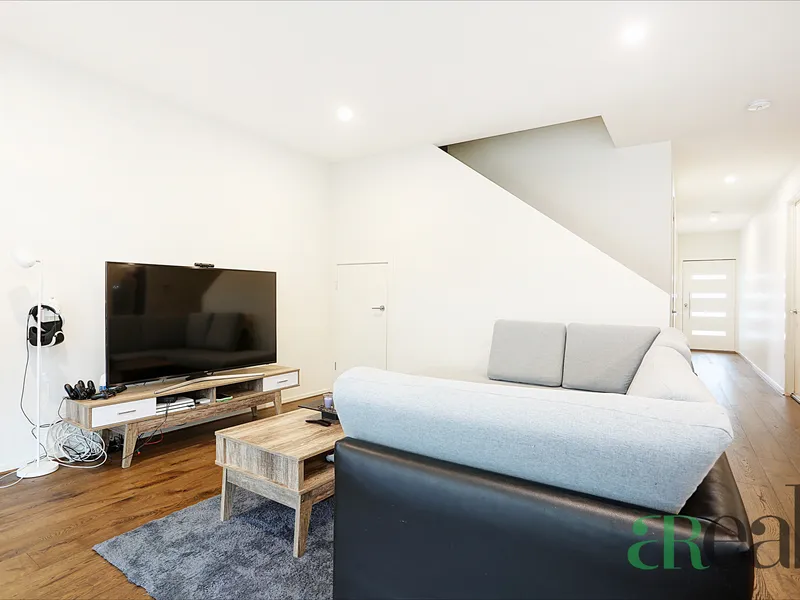 Stylish Family Townhouse!!