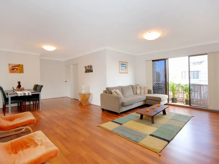 Pet Friendly, Well Maintained Two Bedroom Apartment with Parking
