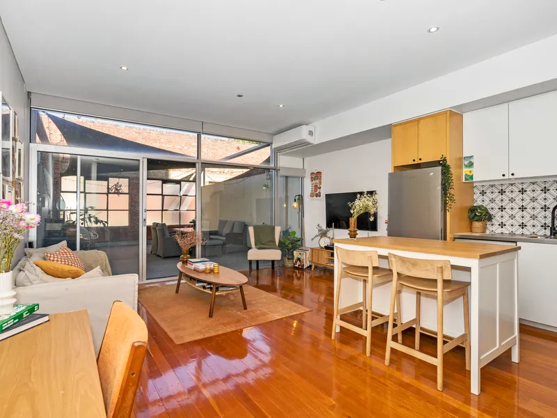 Expansive courtyard and contemporary elegance