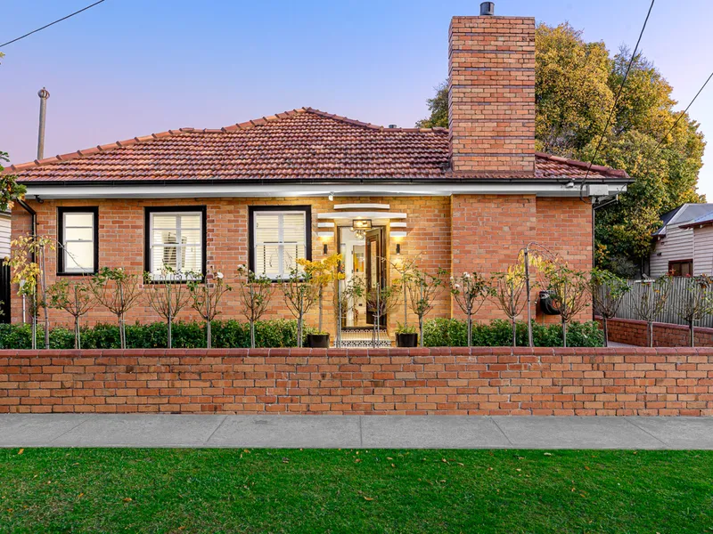 A Stunning Blend Of Art Deco & Modern Styling In Central Ballarat!