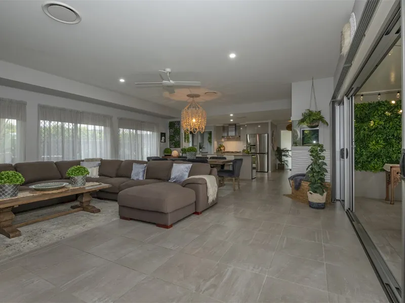 Tropical Oasis In Beach Milieu.