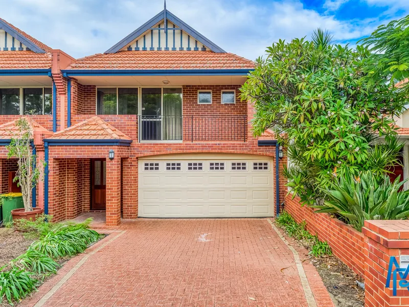 LARGE EXECUTIVE FAMILY HOME