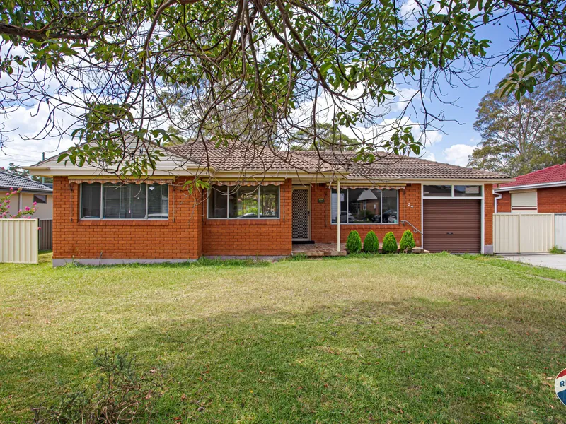 Located in Kingswood sought after area, this three-bedroom rendered brick home