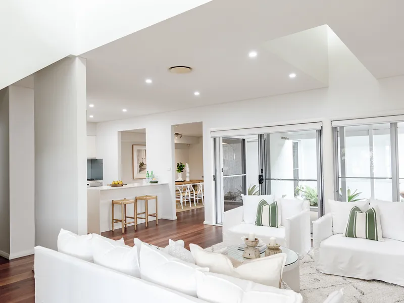 SPACIOUS STYLISH & SUPERBLY SITUATED FOR THE BEACHY LIFESTYLE