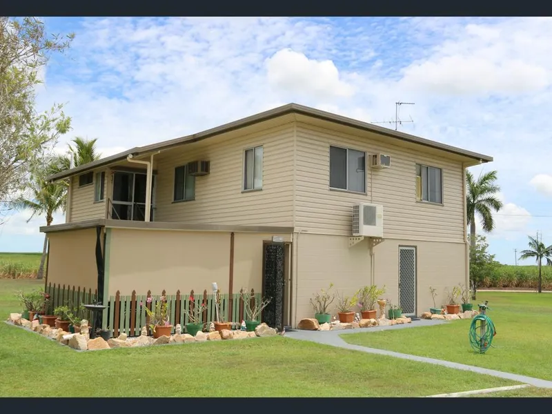 Beautiful Queenslander in a pristine location!