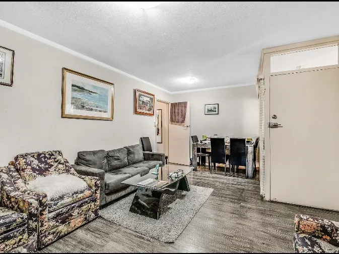 This stylish,specious, 3*1 town house