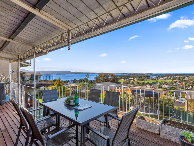 Large Family Home with Breathtaking Ocean and Lake Views