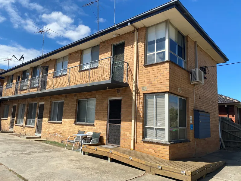 Renovated one bedroom apartment 