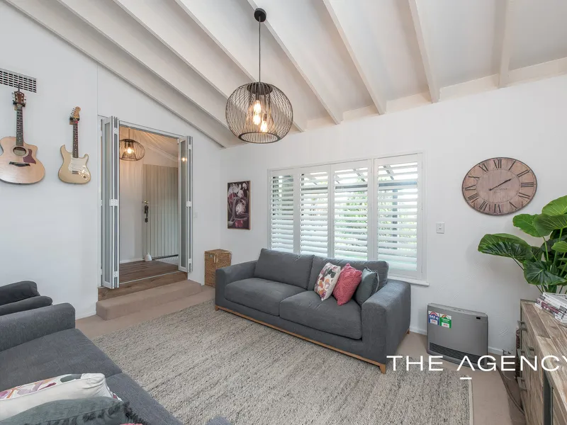 UNDER OFFER!!