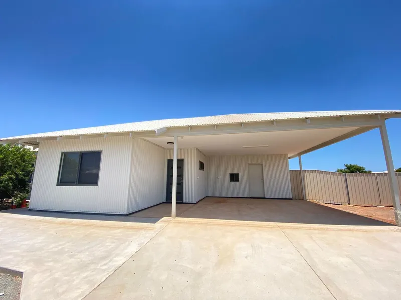 STUNNING NEW FAMILY HOME IN NICKOL WEST!