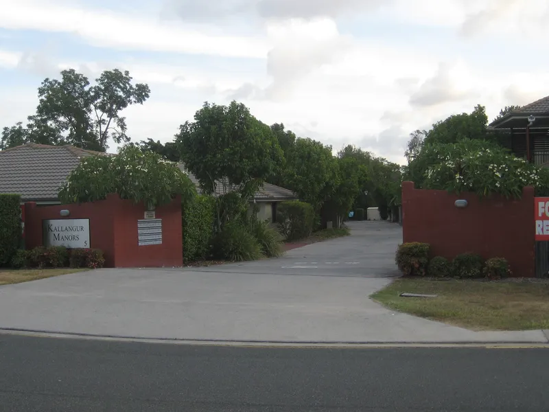 IMPRESSIVE THREE BEDROOM TWO STORY TOWNHOUSE - GREAT LOCATION IN KALLANGUR