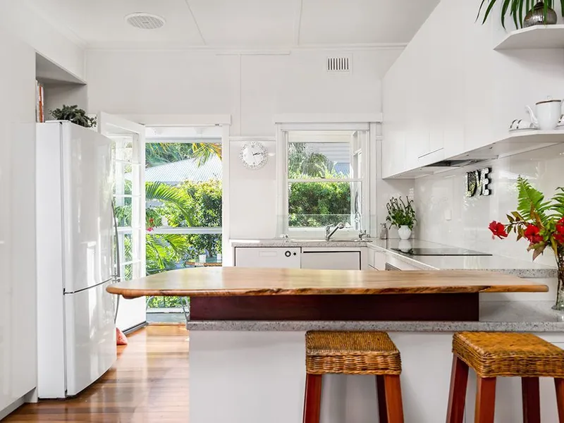 Stunning Central Byron Beach House