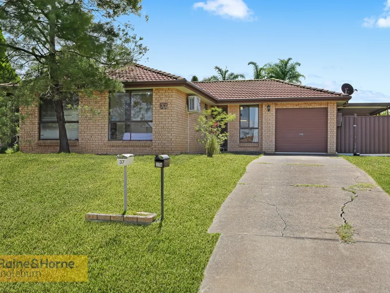 THREE BEDROOM IMPECCABLE FAMILY HOME IN MINTO