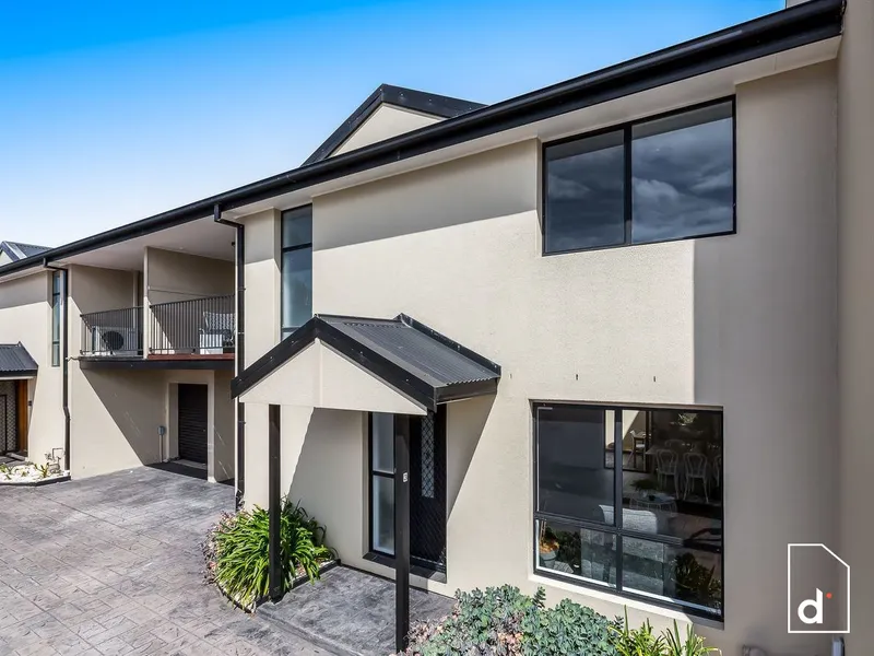 THE PERFECT BLEND OF URBAN & COASTAL LIVING