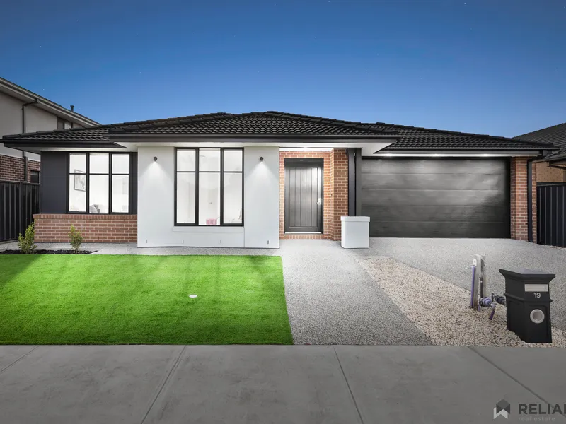 East facing Stunner in New Haven Estate / 550m walk to Wimba Primary School / 280m walk to Navigation Park playground / 640m walk to Tarneit North