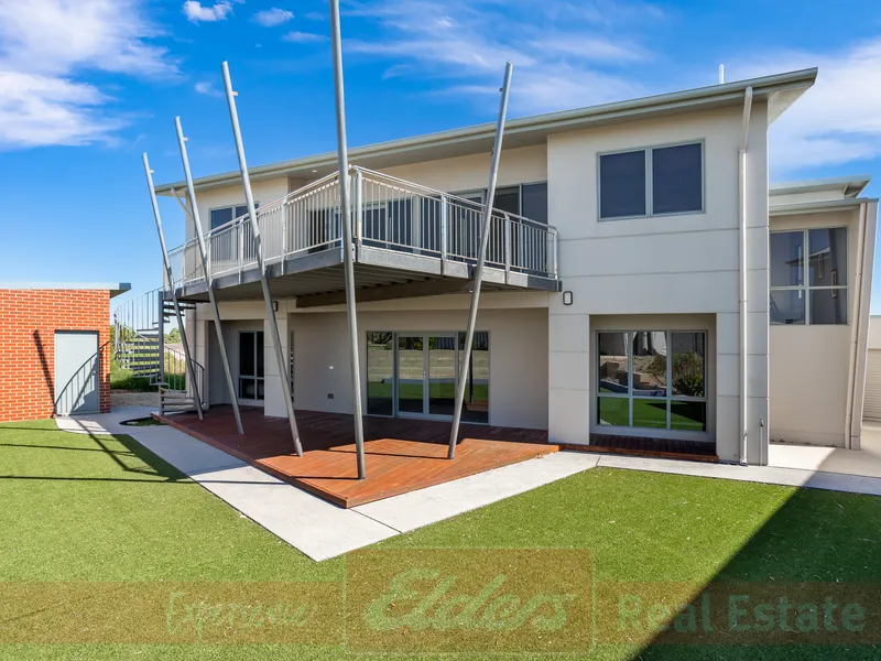 BREATHTAKING BEACH-SIDE BEAUTY