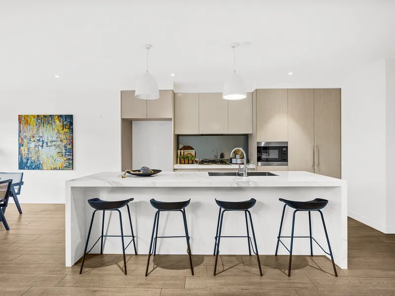 EXECUTIVE LUXURY LIVING AWAITS