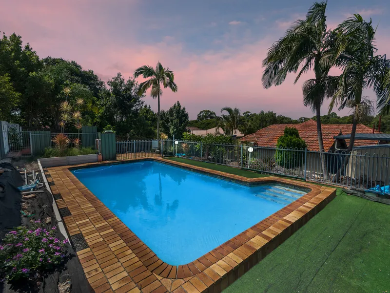 GORGEOUS 1940's ART-DECO - POOL - FULLY DOUBLE GLAZED