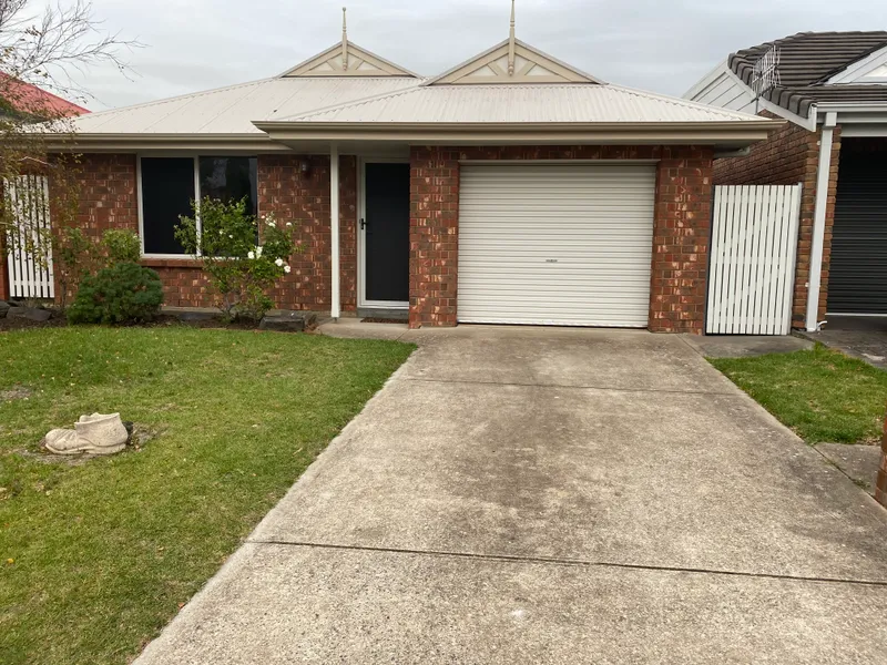 Beautifully presented home on the lakes