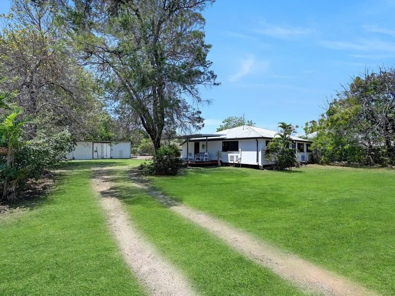 Welcome to a Rustic Homestead Oasis in the Heart of Townsville.