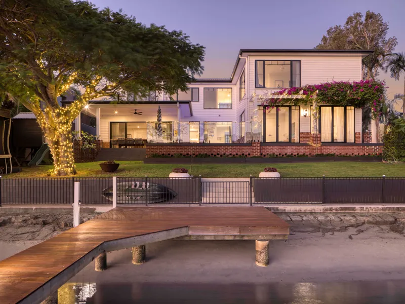 Elegance & Warmth - Waterfront sanctuary in Florida Gardens