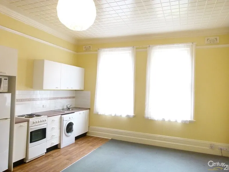 Bright & Sunny Large One Bedroom Apartment In Lovely Location