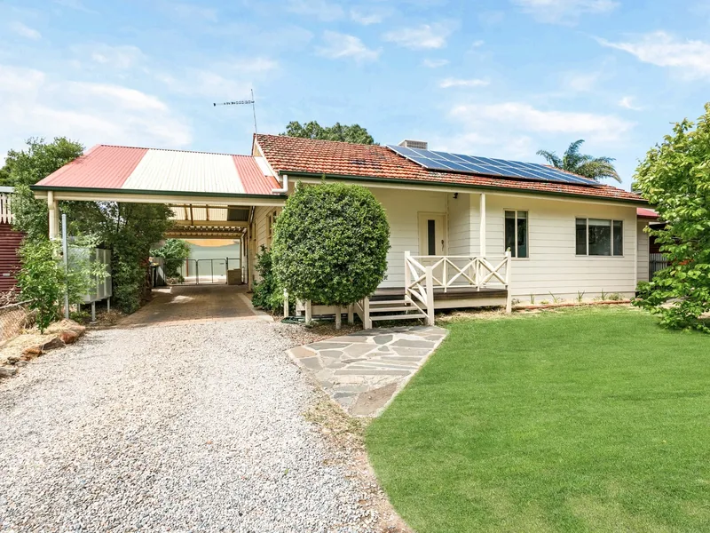 Spacious family living opposite large reserve