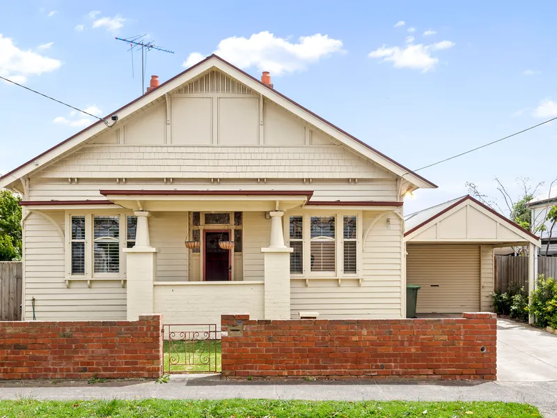 GORGEOUS CALIFORNIAN BUNGALOW IN A PRIME LOCATION