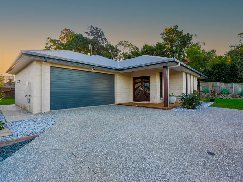 Spacious Family Home In The Popular Parklake Estate - Make Your Move Today!